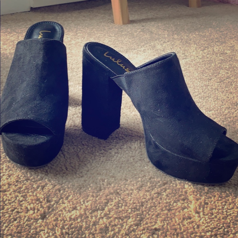 Never been worn before platform style black heel